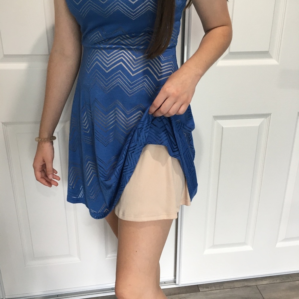 Dress - Picture 3 of 4